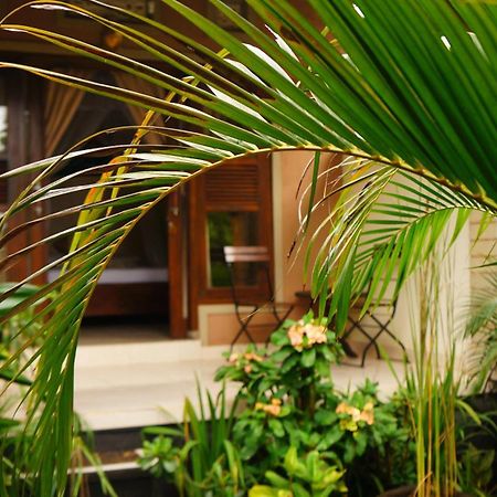 Rumahku Homestay Amed Esterno foto