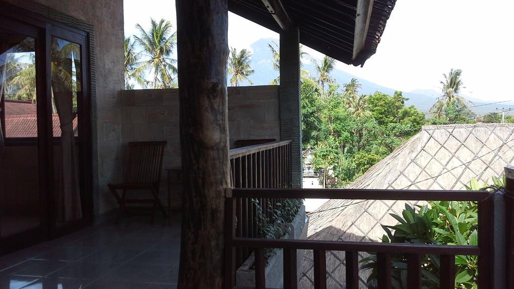Rumahku Homestay Amed Esterno foto
