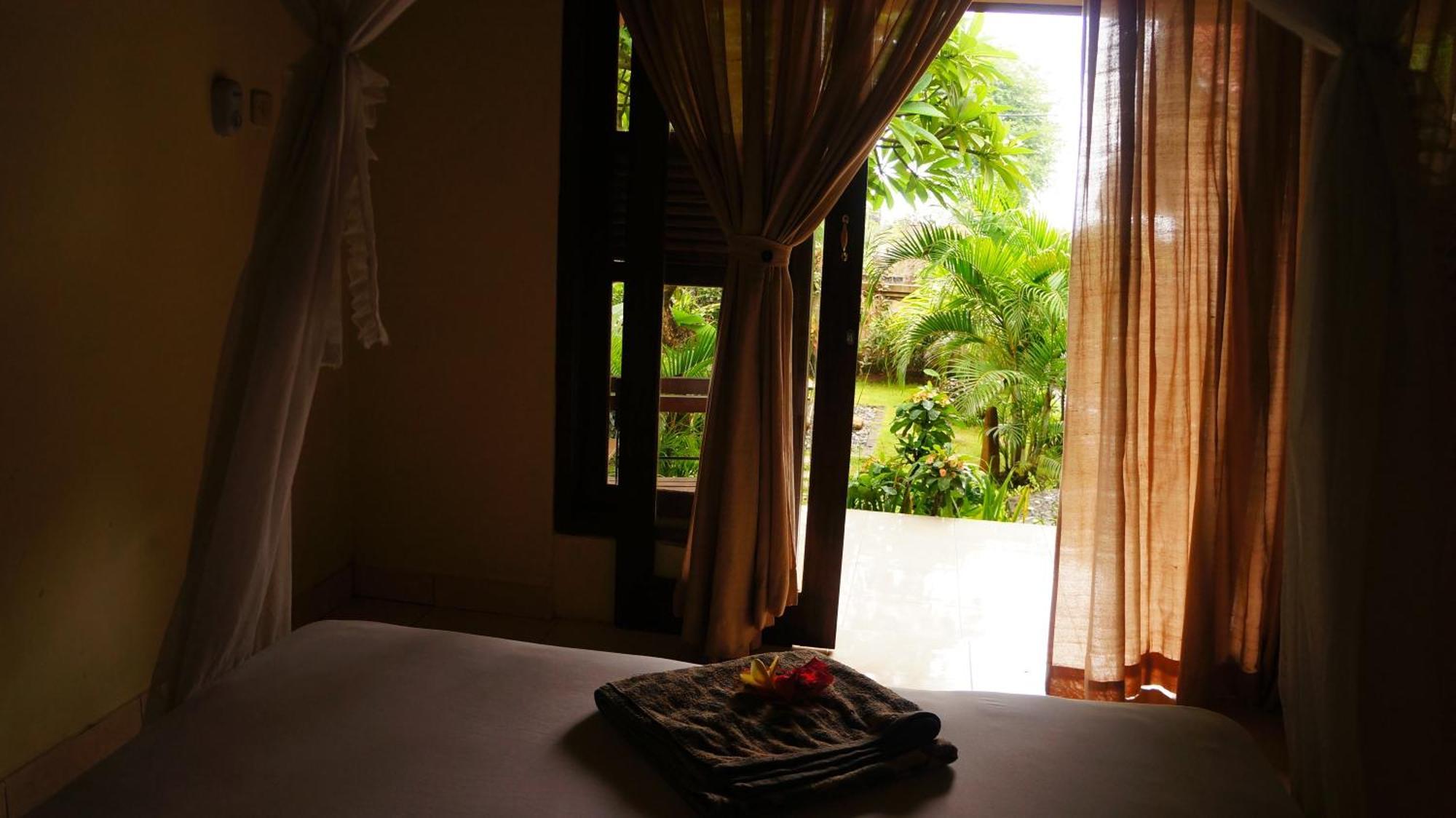 Rumahku Homestay Amed Esterno foto