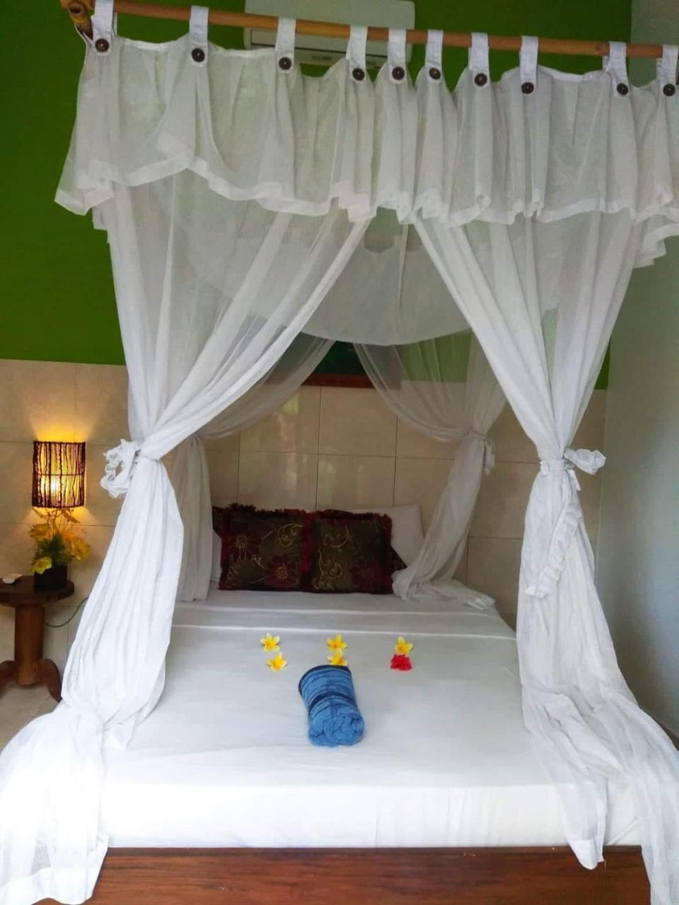 Rumahku Homestay Amed Esterno foto
